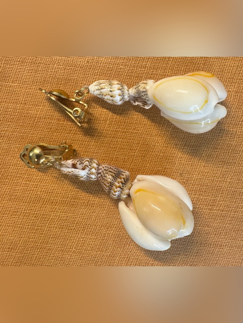 Vintage Hawaiian Cowrie Shell Drop Earrings - Picture 4 of 4